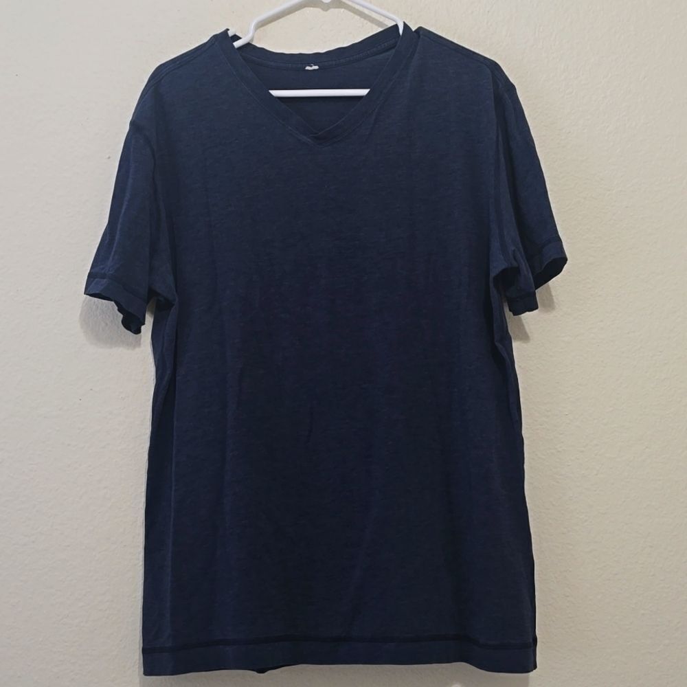 Men’s LuluLemon Fundamental V Neck T Shirt ( M No Tag. See Measurments)